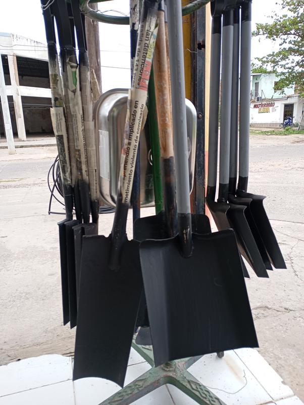 PALA ANCHA Y PUNTA METAL