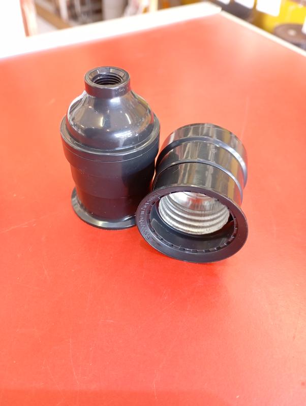PORTA LAMPARA COLGAR PLASTICO NEGRO 3PZS