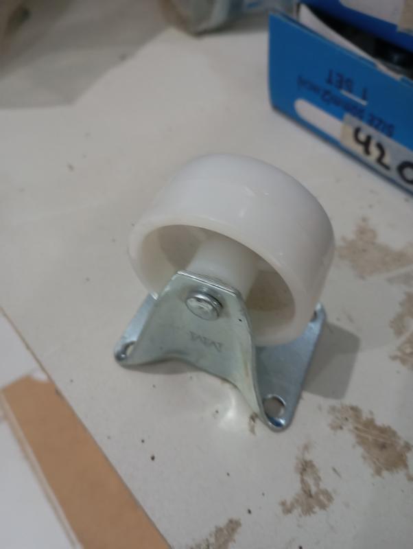 RUEDA NYLON CON BASE FIJA 50MM
