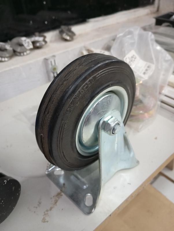 RUEDA 5" DE GOMA C/BASE FIJA