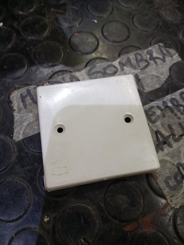 TAPA CIEGA CUADRADA CHICA TORN STARK