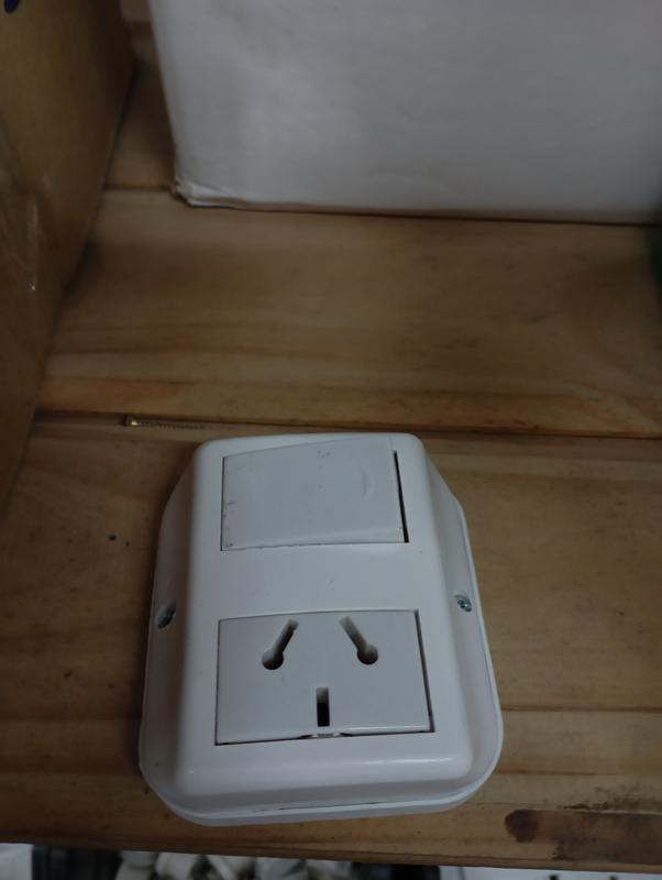 INTERRUPTOR Y TOMACORRIENTE EXT. CIOCCA