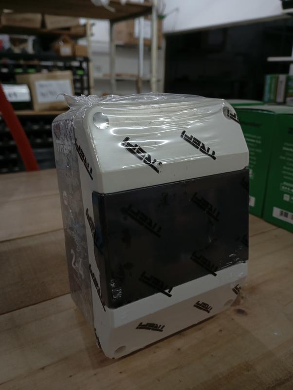 CAJA DE SUPERFICIE O DE EMBUTIR 2 4BOCAS C PUERTA