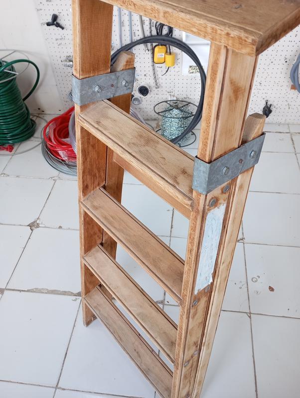 ESCALERA FAMILIAR 5 PELDANOS