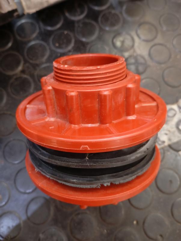 CONECCION P/TANQUE 1 1/2"